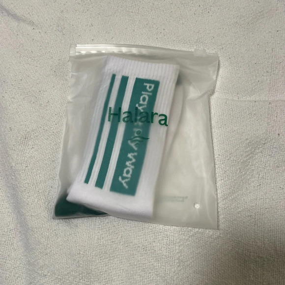 Halara Crew Socks - Picture 3 of 4